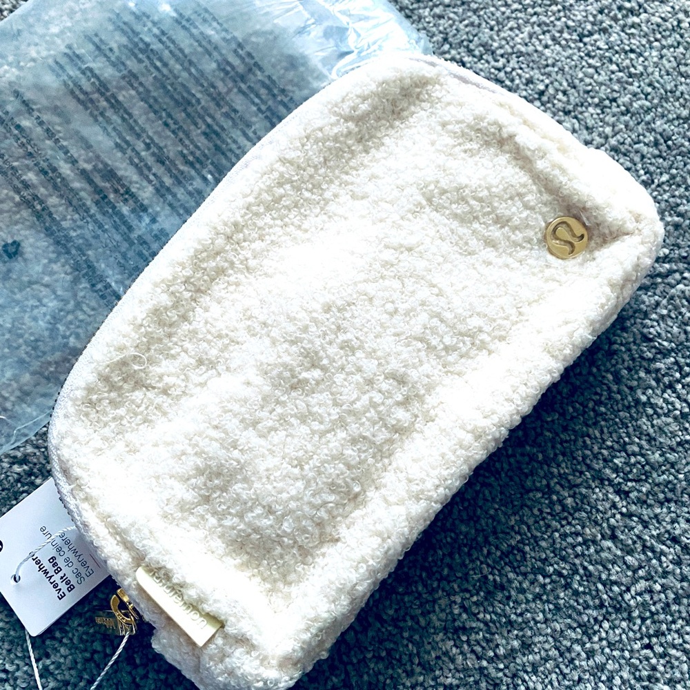 Cream white Lululemon everywhere belt bag 1L